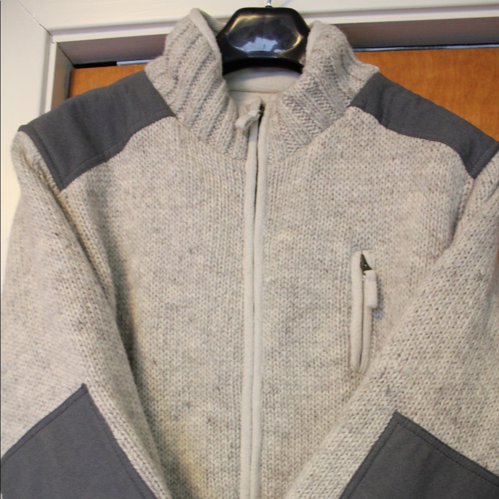 Hand-knitted sweater made in Nepal